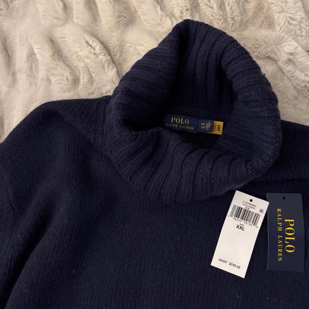Gorgeous Ralph Lauren Navy wool sweater